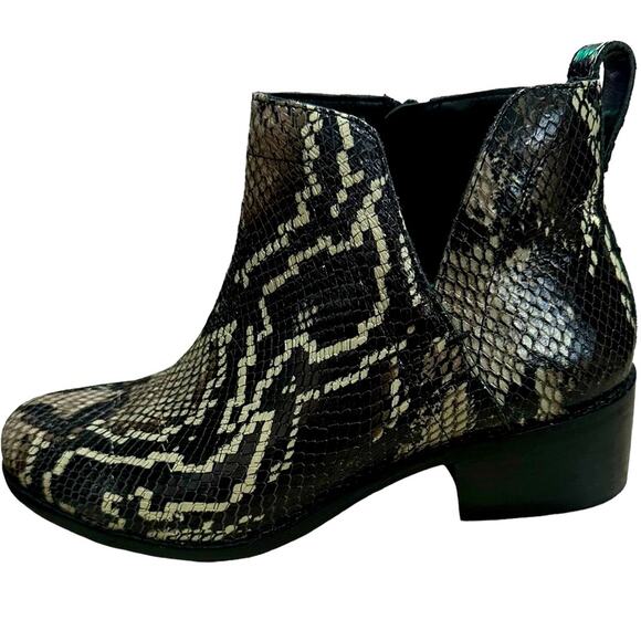 Vionic Clara Boa reptile crocodile leather print booties ankle boots size 7 - Picture 1 of 8